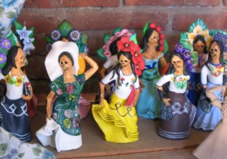 Figurines made by the Aguilar sisters of Ocotlán.